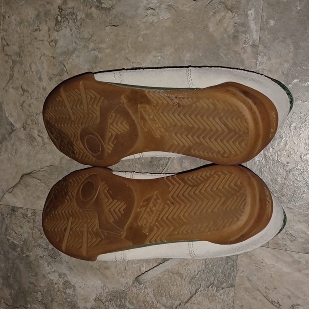 Hi Tec White and Green Sneakers, sz 6 1/2 - Picture 2 of 6